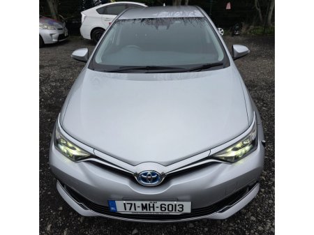 2017 Toyota Auris Hybrid €15,950