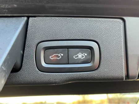 2023 Volvo XC60 T6 PHEV PLUS DARK AWD AUTOMATIC 2.0 PETROL //HIGH SPEC//PANORAMIC GLASS ROOF//360 PARKING CAMERAS//SAT NAV// €39,950 thumbnail