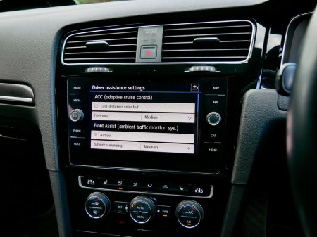 2019 Volkswagen Golf 2.0 TSI 5DR 300HP DSG 4M R €34,950 thumbnail