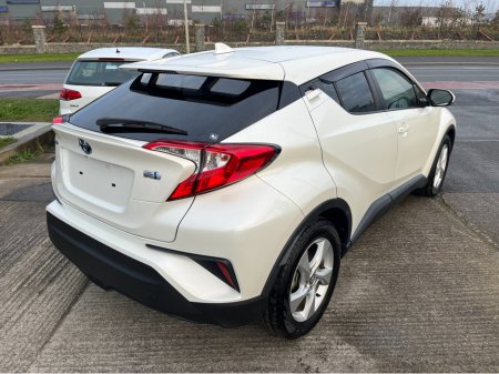 2017 Toyota C-HR 1.8 HYBRID AUTO LOW KM €16,950 thumbnail