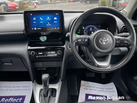 2024 Toyota Yaris Cross 1.5 Hybrid Luna thumbnail