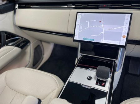 2025 Land Rover Range Rover P550 PHEV AUTOBIOGRAPHY €159,000 thumbnail