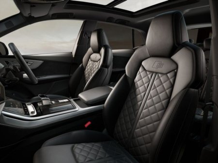 2026 Audi Q8 e-tron SUV COMPETITION 60TFSI E QUATTRO AUTOMATIC €123,804 thumbnail