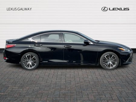 2022 Lexus ES 300 H Dynamic Carplay // Remote Central Locking // Heated Mirrors // Power Folding Mirrors // CD Player // AUX Connection €44,945