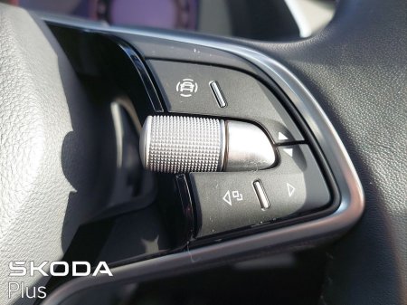 2025 Skoda Octavia SELECTION 2.0TDI 115HP €32,950 thumbnail