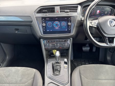 2019 Volkswagen Tiguan R-LINE 2.0 TDI D7F 150HP 5DR AUTO €19,950 thumbnail