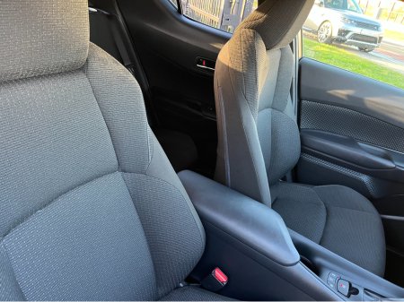 2018 Toyota C-HR 1.8 HUBRID AUTO LOW KMS €17,450 thumbnail