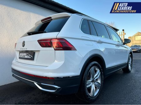 2023 Volkswagen Tiguan ELEGANCE 2.0 TDI 150HP NAV SKY VIEW €37,950 thumbnail