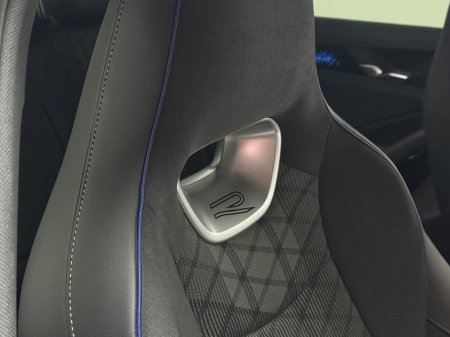 2025 Volkswagen Passat R-LINE 1.5 PHEV DSG €42,990 thumbnail