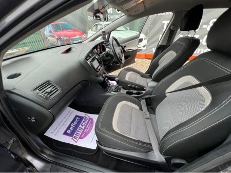 2015 Kia Ceed ==STUNNING CAR//1.6 DIESEL//NEW NCT//SERVICED== €7,450 thumbnail