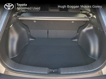 2024 Toyota Corolla Cross CROSS 1.8 LUNA €37,950 thumbnail