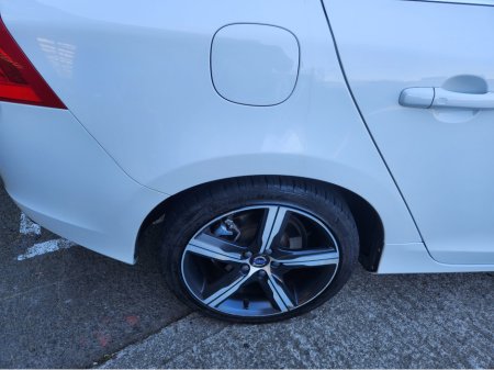 2018 Volvo V60 2.0 D D4 R-DESIGN NAV 190BHP 5DR// SERIOUS CAR WELL PRICED//DRIVES LIKE NEW // SERIOUS SPEC// €12,999