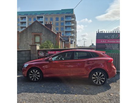 2019 Volvo V40 T3 (152hp) Momentum Edition Auto €15,450