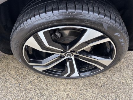 2023 Volvo XC90 RECHARGE T8 ULTIMATE DARK AWD €67,900 thumbnail