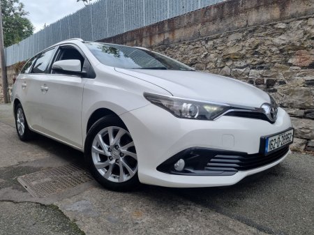 2016 Toyota Auris 1.6 D-4D (112) Luna €8,950