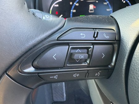 2022 Toyota Yaris Cross  €26,950 thumbnail