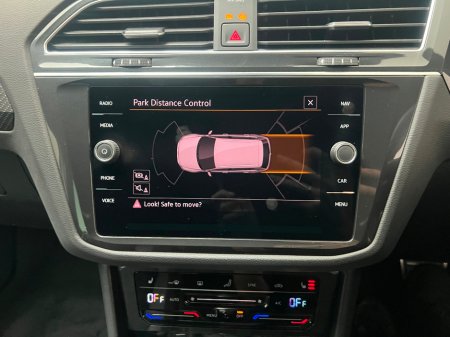 2023 Volkswagen Tiguan R-LINE 1.4 TSI PHEV DSG €36,990 thumbnail