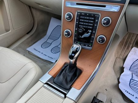 2017 Volvo XC60 CLASSIC 2.0D // SERVICE HISTORY // OPENING PANORAMIC SUNROOF // BLIND SPOT MONITOR €25,950 thumbnail