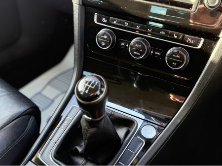 2017 Volkswagen Golf HIGHLINE 1.6 TDI MANUAL 5SPEED 110HP 5DR €17,750 thumbnail