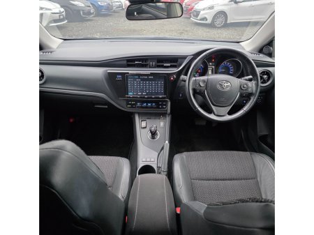 2017 Toyota Auris Hybrid €15,950 thumbnail