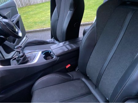 2017 Peugeot 3008 GT LINE BLUEHDI S/S €16,900 thumbnail