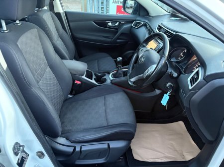 2017 Nissan Qashqai 1.5 DSL SV €13,950 thumbnail