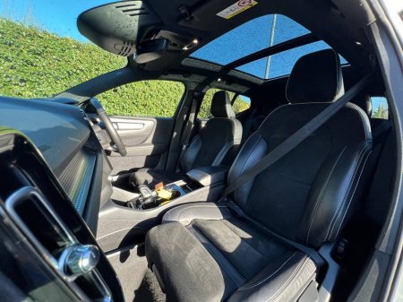 2021 Volvo XC40 R-DESIGN T4 1.5 RECHARGE PHEV // TILT & SLIDE PAN ROOF // 19