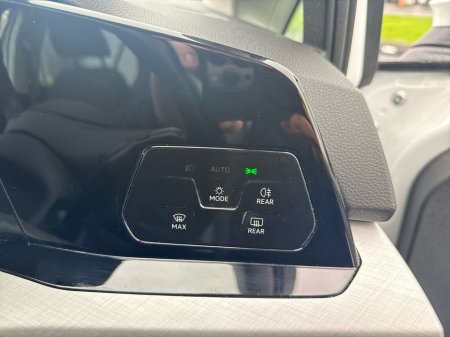 2023 Volkswagen Golf 2.0 TDI 115HP Life €24,975 thumbnail