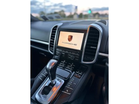 2012 Porsche Cayenne 3.0 V6 5DR 2ST €21,995 thumbnail