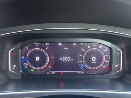 2020 Volkswagen Tiguan R-LINE 4MOTION AUTOMATIC 2.0 DIESEL //LOW MILES//HIGH SPEC//360 PARKING CAMERAS//HEATED FRRONT AND REAR SEATS//HEAD UP DISPLAY// €34,950 thumbnail