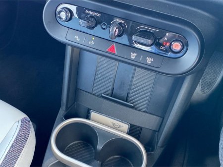 2025 MINI Hatch COOPER Cooper Classic Auto €39,950 thumbnail