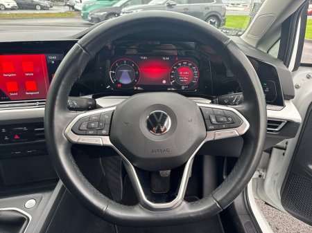 2023 Volkswagen Golf 2.0 TDI 115HP Life €24,975 thumbnail