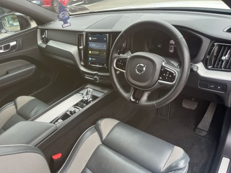 2023 Volvo XC60 T6 Recharge PHEV 350hp AWD AT8 Plus Dark - €44,900 thumbnail