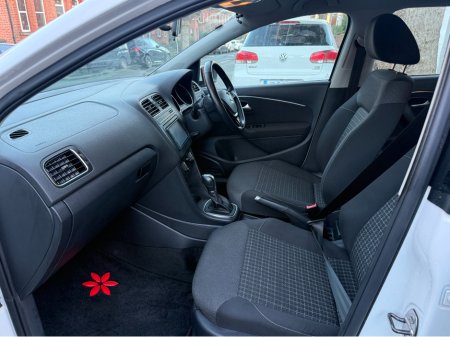 2015 Volkswagen Polo DBA-6RCJZ €11,950 thumbnail