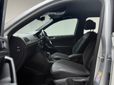 2023 Volkswagen Tiguan R-LINE 1.4 TSI PHEV DSG €37,990 thumbnail