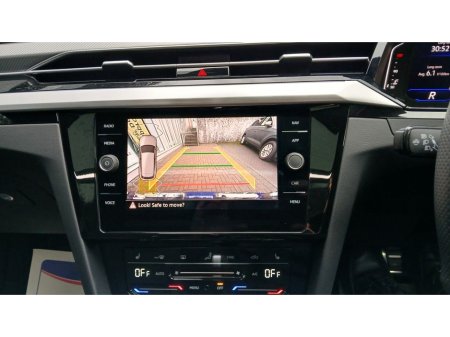 2025 Volkswagen Arteon 2.0TDI D7F 150HP R-LINE SHOOTING BRAKE, LAPIZ BLUE. €54,950 thumbnail