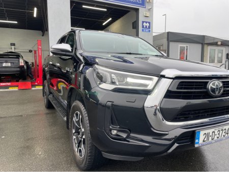 2021 Toyota Hilux 2021 TOYOTA HILUX 2.4 D-4D INVINCIBLE 4WD CREW CAB €28,950 thumbnail