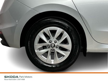 2025 Skoda Fabia Selection 1.0MPI 80BHP - Reversing Camera - Air-Conditioning - Cruise Control - Auto Lights/Wipers - Apple CarPlay/Android Auto €23,950 thumbnail