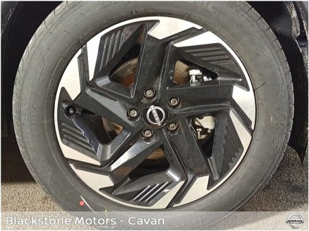 2025 Nissan Qashqai 1.3 PET MILD HYBRID SV PREMIUM €39,950 thumbnail