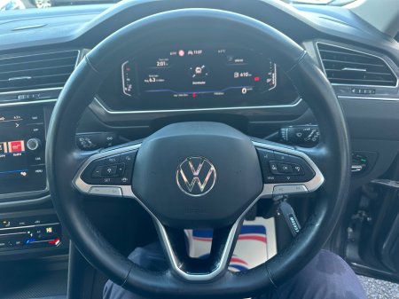 2023 Volkswagen Tiguan Allspace 2.0 TDI 150HP Life €38,950 thumbnail