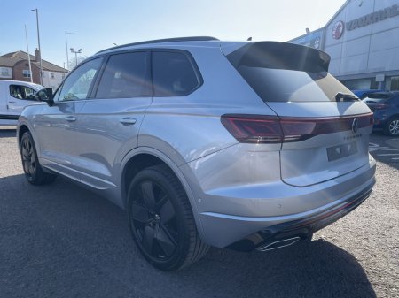 2024 Volkswagen Touareg Black Edition €99,692 thumbnail