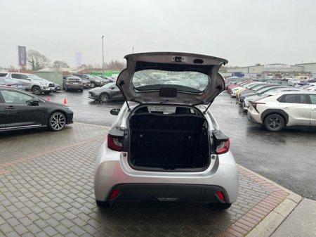 2024 Toyota Yaris YARIS 1.5 HYBRID LUNA €26,900 thumbnail