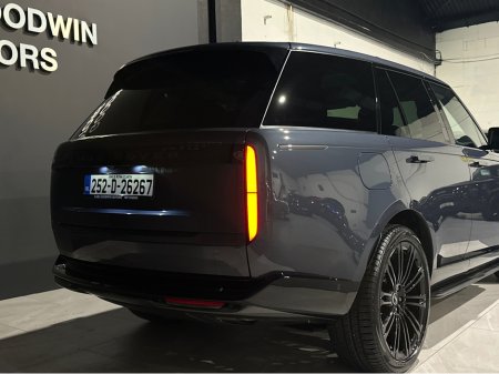 2025 Land Rover Range Rover P460 E-HYBRID HIGH SPEC NEW €149,950 thumbnail