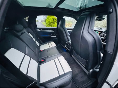 2024 Porsche Cayenne 3.0 V6 E-HYBRID AUTO==HUGE SPEC==COST €153K NEW== €116,950 thumbnail