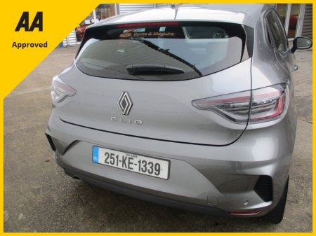 2025 Renault Clio EVOLUTION  WITH ONLY 6105KMS HIGH SPEC WITH SAT NAV AND REAR PARKING SENSORS FULLY SERVICED AND READY TO GO €25,950 thumbnail