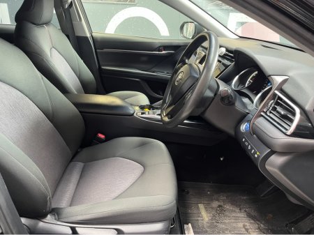 2017 Toyota Camry ONLY €19950 2.5 HYBRID / 75k KMs / REVERSE CAMERA , ADAPTIVE CRUISE & MORE €19,950 thumbnail