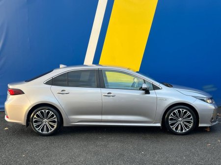 2021 Toyota Corolla LUNA SPORT 1.8 HYBRID // LEATHER HEATED SEATS // DIGITAL CLUSTER // DIAMOND CUT ALLOYS €21,900