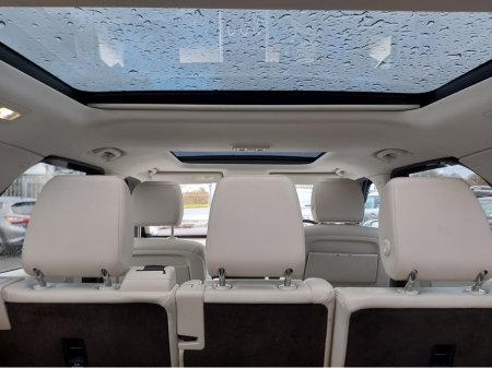 2017 Land Rover Discovery 2.0 SD4 HSE 240PS 7 €29,950 thumbnail