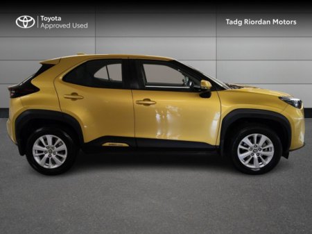 2023 Toyota Yaris Cross HYBRID LUNA €28,950