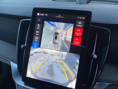 2025 Volvo XC90 T8 Ultra Dark AWD Auto (PHEV) €84,900 thumbnail